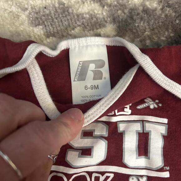 Baby Girls Maroon Wahington State Cougars Onesie Russellville 6-9 Months - Picture 2 of 3